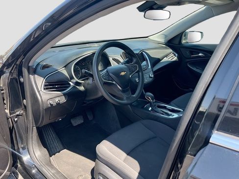Used 2025 Chevrolet Malibu LT FWD image 9