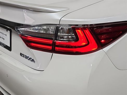 Used 2016 Lexus ES 300h image 30