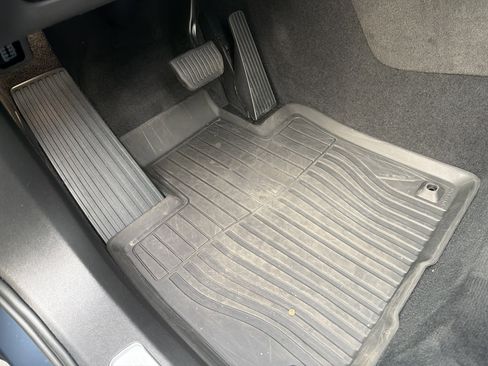 Certified 2025 Volvo XC90 T8 Core w/ Protection Package Premier image 17