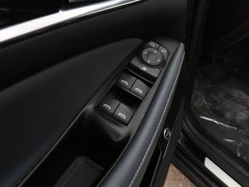 Used 2019 Buick Enclave Essence AWD/4WD image 18