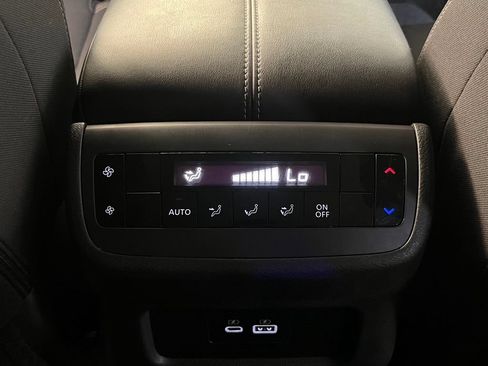 Used 2024 Nissan Pathfinder SV AWD/4WD image 25