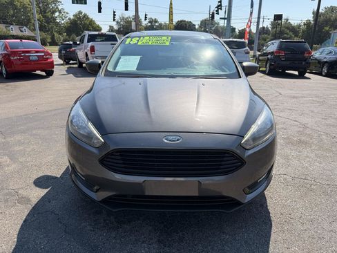 Used 2018 Ford Focus SE w/ SE Appearance Package FWD image 3
