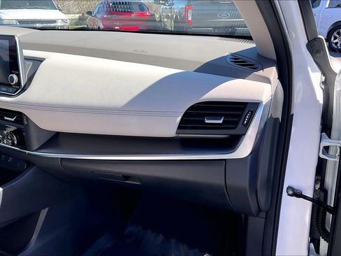 Used 2023 Nissan Rogue SV image 28