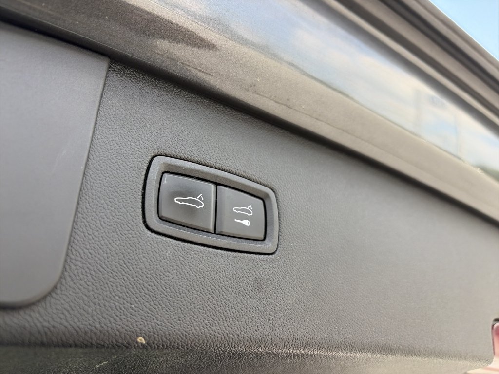Used 2020 Porsche Cayenne AWD/4WD image 32