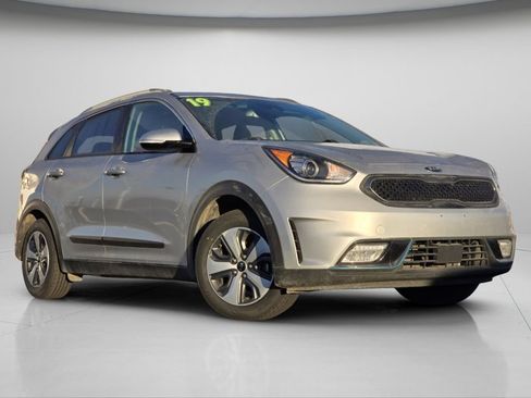 Used 2019 Kia Niro EX image 2