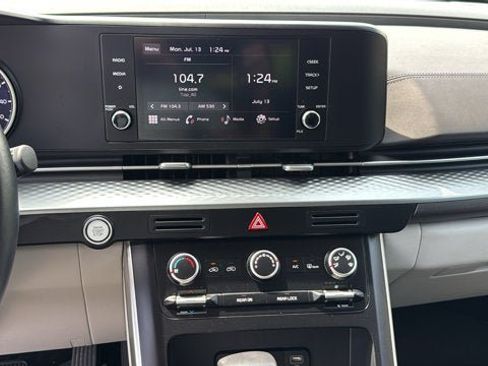 Used 2024 Kia Carnival LX FWD image 21