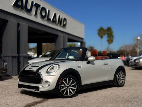 Used 2018 MINI Cooper S image 1