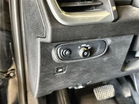 Used 2024 GMC Terrain SLE image 16