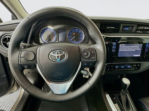 Certified 2018 Toyota Corolla SE image 11