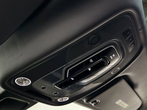 Used 2018 Bentley Bentayga Black Edition image 87