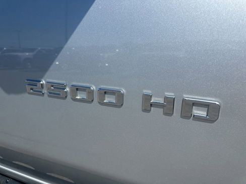 Used 2021 Chevrolet Silverado 2500 LT w/ Convenience Package AWD/4WD image 2