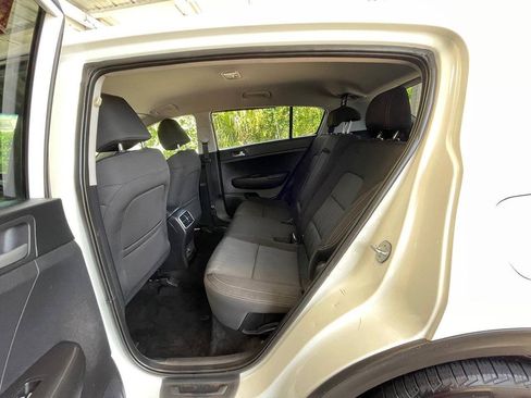 Used 2020 Kia Sportage LX AWD/4WD image 9