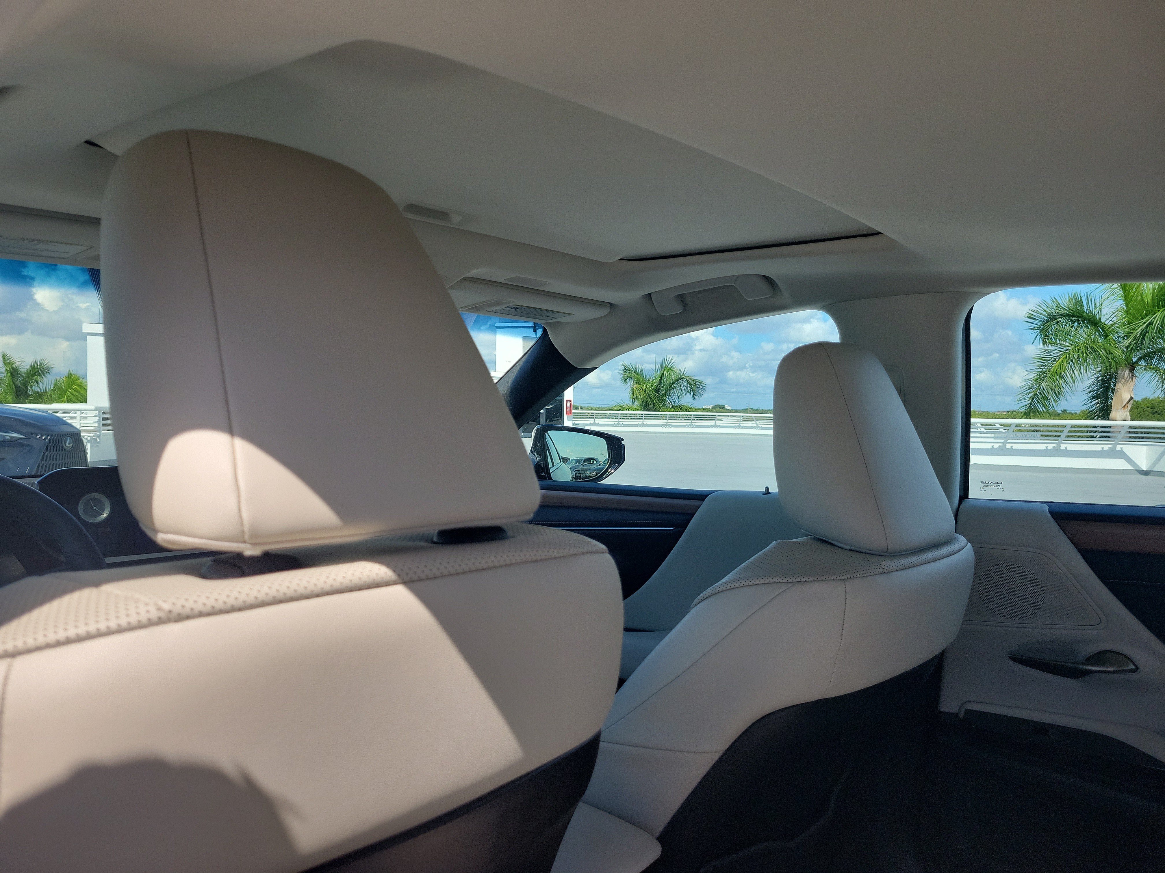 Used 2025 Lexus ES 350 w/ Premium Package FWD image 13