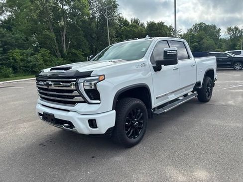 Used 2024 Chevrolet Silverado 3500 High Country w/ High Country Premium Package AWD/4WD image 3