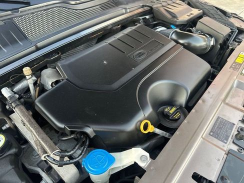 Used 2018 Land Rover Range Rover Evoque SE Premium image 30