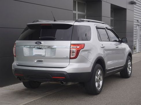 Used 2013 Ford Explorer XLT image 2