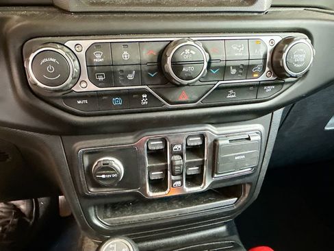 Used 2023 Jeep Wrangler Unlimited w/ Cold Weather Group AWD/4WD image 18