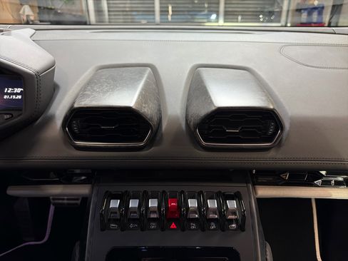 Used 2020 Lamborghini Huracan EVO image 22