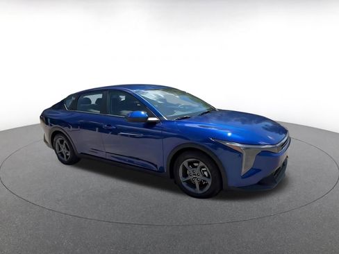 Used 2025 Kia K4 FWD image 2