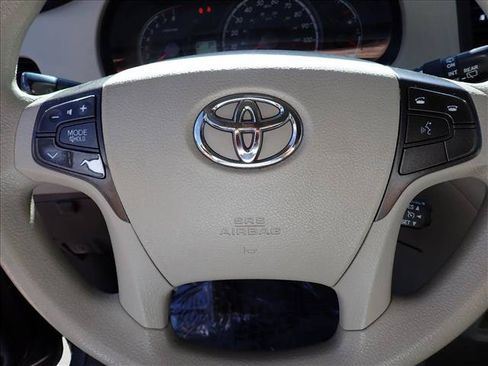 Used 2013 Toyota Sienna LE w/ Towing Pkg AWD/4WD image 14