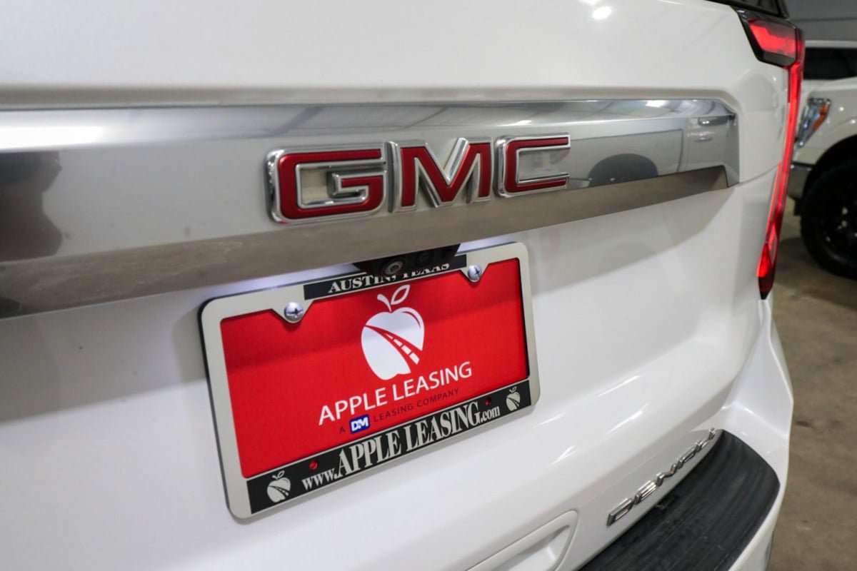 Used 2024 GMC Yukon XL Denali w/ Advanced Technology Package AWD/4WD image 35