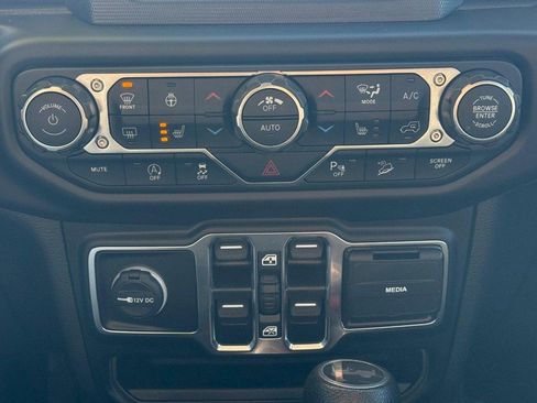 Used 2020 Jeep Wrangler Unlimited Sport image 22