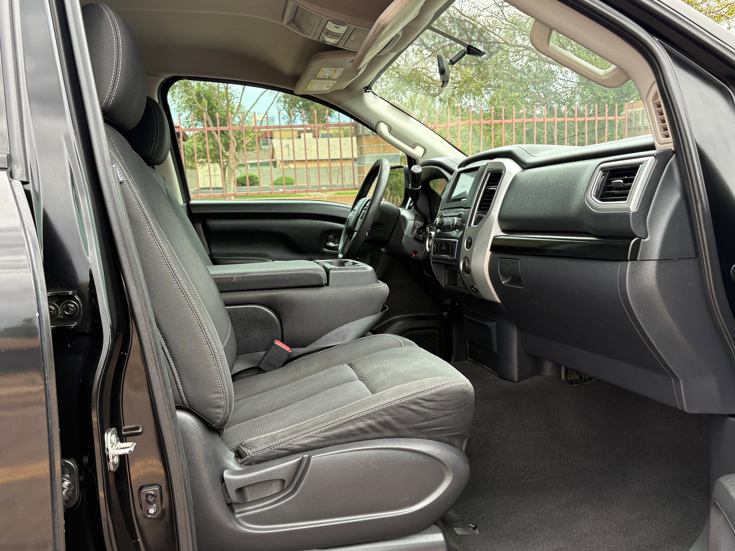 Used 2017 Nissan Titan SV RWD image 11