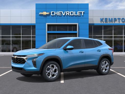 New 2026 Chevrolet Trax LS w/ LS Convenience Package FWD image 2