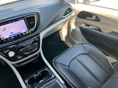 Used 2024 Chrysler Pacifica Limited w/ Uconnect Theater Family Group AWD/4WD image 39