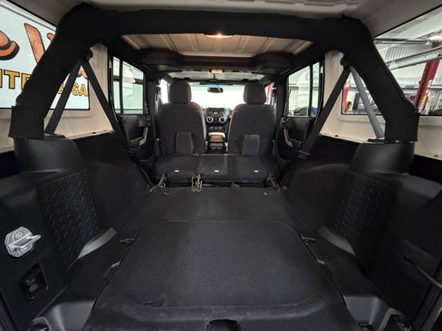 Used 2017 Jeep Wrangler Unlimited Sahara w/ Max Tow Package AWD/4WD image 18
