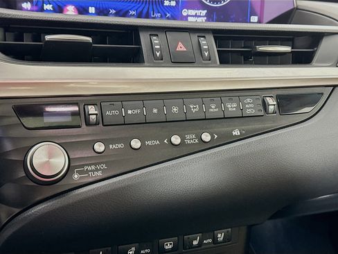 Used 2021 Lexus ES 300h w/ Accessory Package 2 image 24