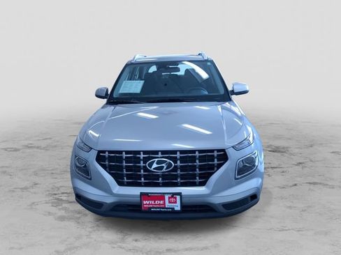 Used 2025 Hyundai Venue SEL image 5