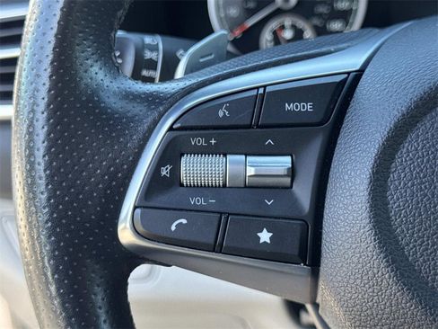 Used 2023 Genesis G70 2.0T image 8