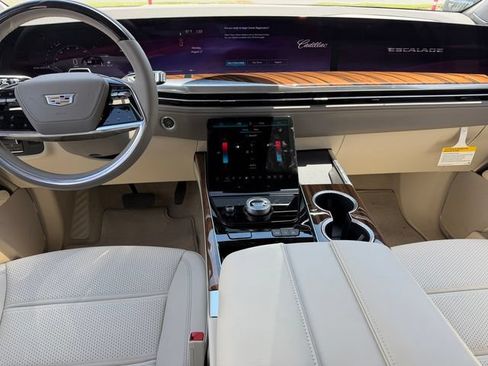 New 2026 Cadillac Escalade Platinum Sport AWD/4WD image 11
