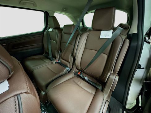 New 2026 Honda Odyssey Touring image 23