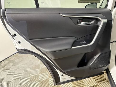 Used 2022 Toyota RAV4 XLE FWD image 21