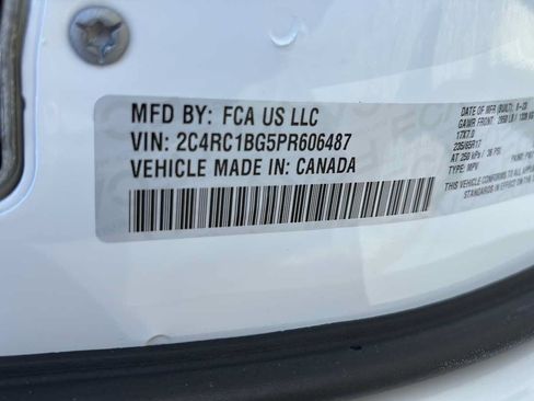 Used 2023 Chrysler Pacifica Touring-L FWD image 20