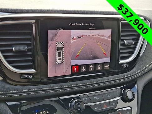 Used 2025 Chrysler Pacifica Premium image 19