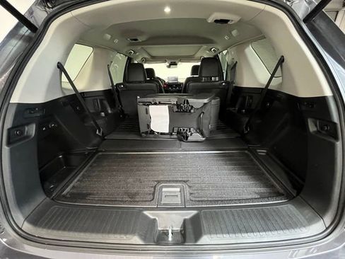 Used 2025 Honda Pilot Touring image 14