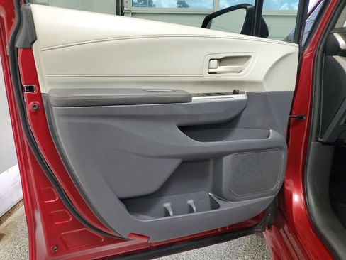 Certified 2023 Toyota Sienna LE FWD image 22