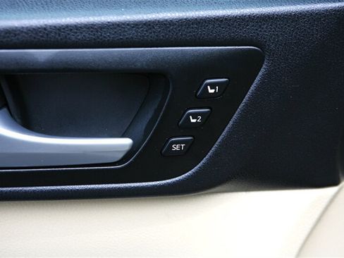 Used 2014 Toyota Highlander Limited Platinum AWD/4WD image 10