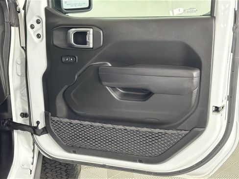 Used 2025 Jeep Wrangler Unlimited Rubicon AWD/4WD image 29