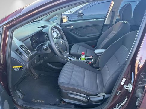 Used 2017 Kia Forte LX w/ LX Popular Package image 6