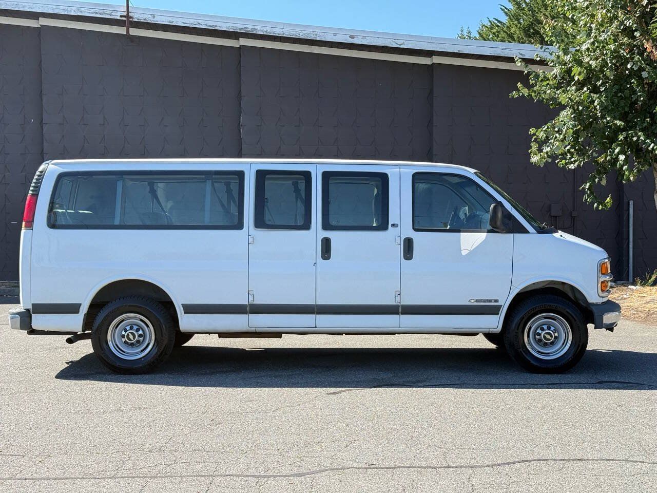Used 2001 Chevrolet Express 3500 Extended Passenger w/ LS Preferred Equipment Group RWD image 3
