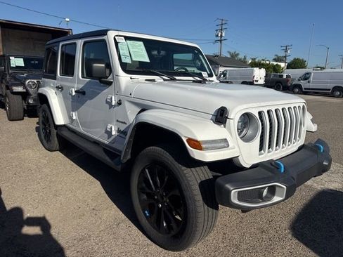 Used 2023 Jeep Wrangler Unlimited Sahara w/ Cold Weather Group AWD/4WD image 3