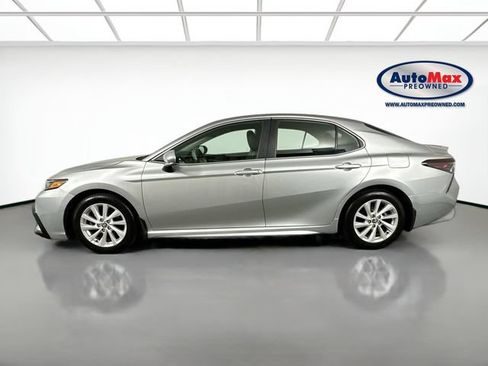 Used 2023 Toyota Camry SE FWD image 8