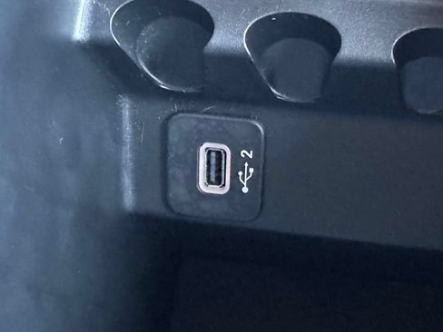 Used 2021 Jeep Cherokee Latitude Plus FWD image 28