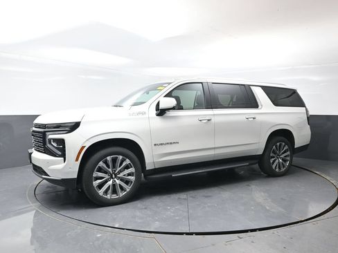 Used 2025 Chevrolet Suburban High Country AWD/4WD image 10