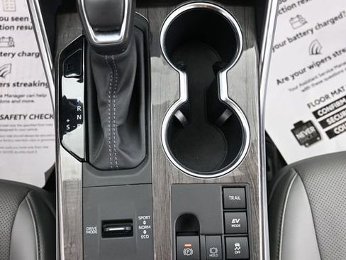 Used 2024 Toyota Highlander Limited image 23