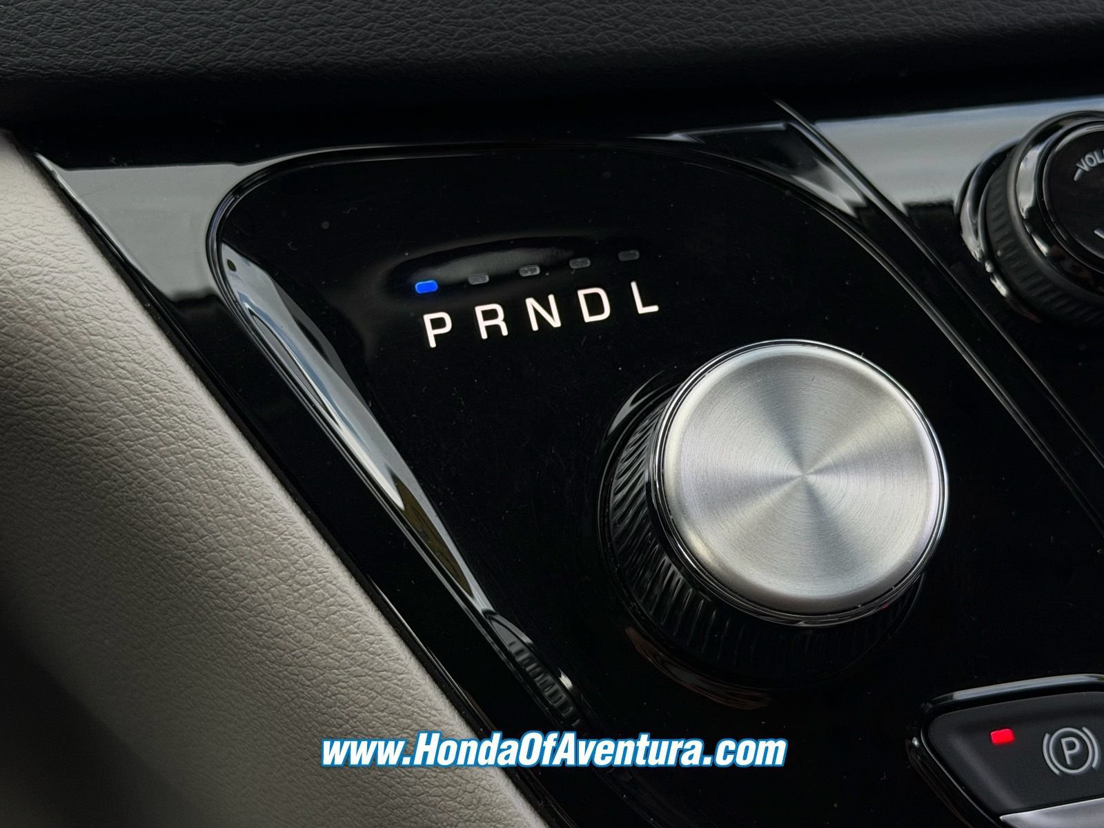 Used 2023 Chrysler Pacifica Touring-L FWD image 26